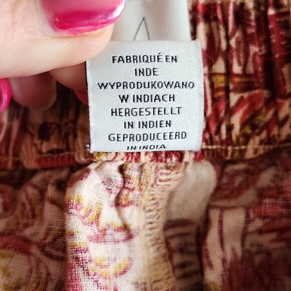 5/$55 Joie 3-Pocket Linen/Rayon Blend, Red Greem Cream Tropical Print Shorts, XL - Picture 5 of 6